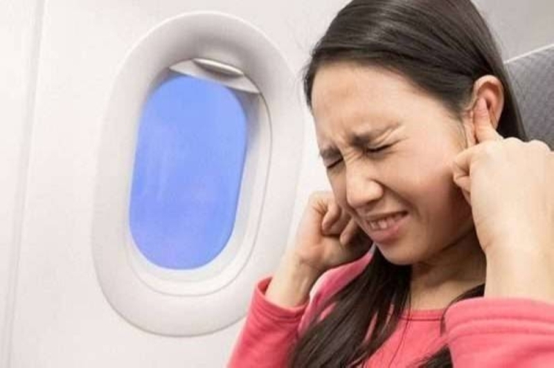 الكشف عن سبب الشعور بضغط الأذن داخل الطائرة.. وأفضل طريقة للتخلص منه