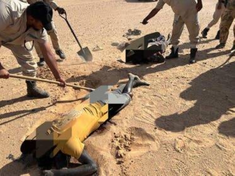 بالصور: العثور على جثث 15 مهاجراً بينهم نساء وأطفال في صحراء ليبيا.. والكشف عن جنسيتهم وسبب وفاتهم