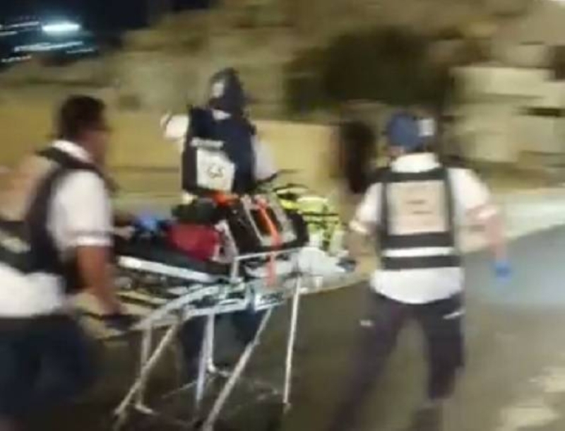 إصابة 7 إسرائيليين بينهم 2 بحالة خطيرة في حادث إطلاق نار في القدس - فيديو