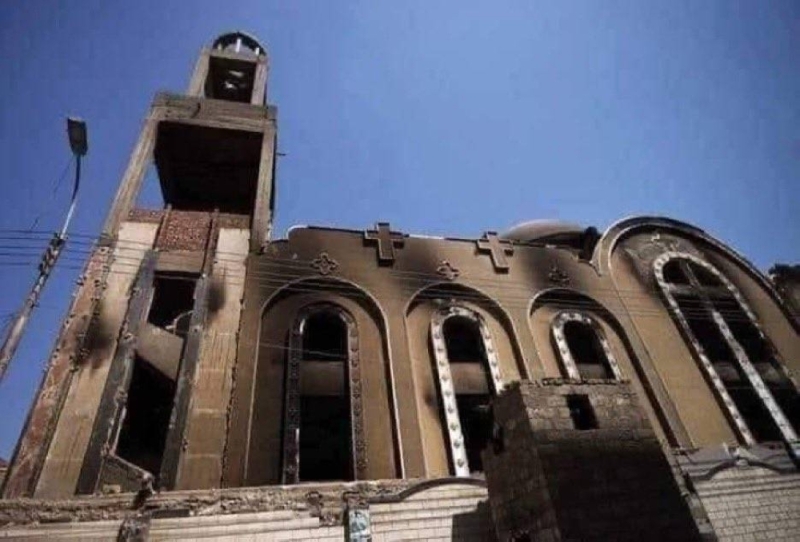 بالصور.. عشرات القتلى والجرحى بحريق مروع في كنيسة مصرية