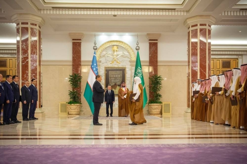 شاهد .. ولي العهد ورئيس أوزبكستان يشهدان مراسم تبادل عدد من الاتفاقيات ومذكرات التفاهم الثنائية بين البلدين