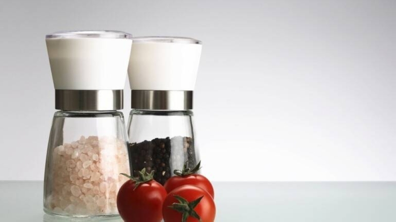 ماذا يحدث لجسمك إذا قللت تناول الملح بمقدار 1 غرام يوميا؟.. دراسة تكشف مفاجأة !