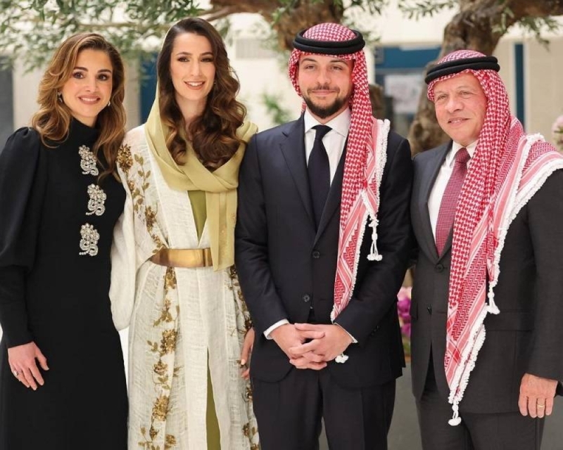 الكشف عن سعر فستان الملكة "رانيا" في حفل خطوبة نجلها ولي العهد الأردني على "رجوة آل سيف"