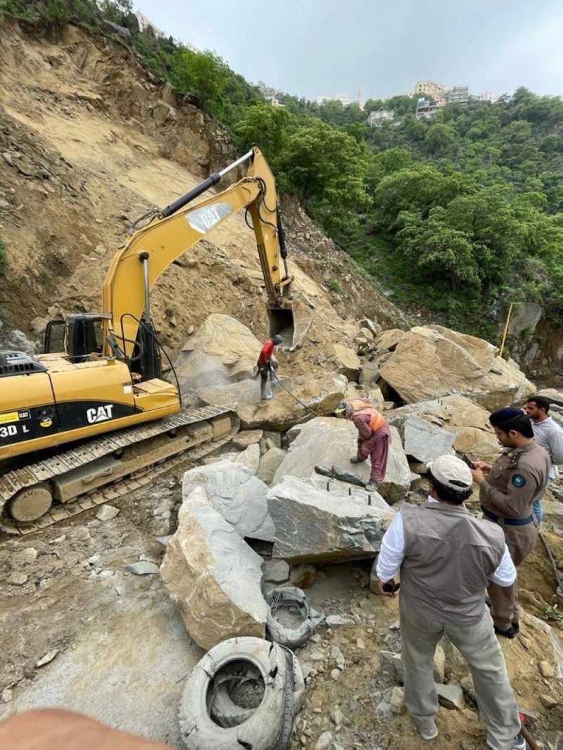 أول بيان من "المساحة الجيولوجية" بشأن الانهيارات الصخرية بسبب الأمطار في جازان