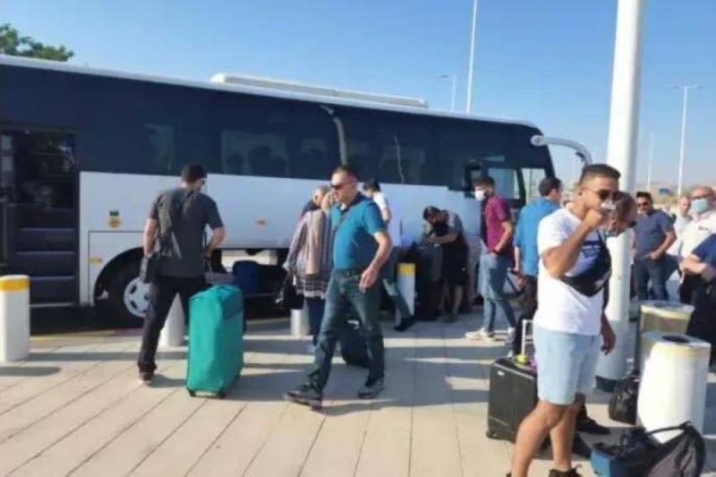 بالصور.. فلسطينيون يسافرون عبر مطار رامون الإسرائيلي لأول مرة بدلاً من مطار عمان الأردني