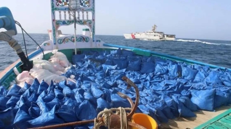 بقيمة 20 مليون دولار .. البحرية السعودية تضبط وتصادر كمية ضخمة من الحشيش والهيروين في خليج عمان - صور