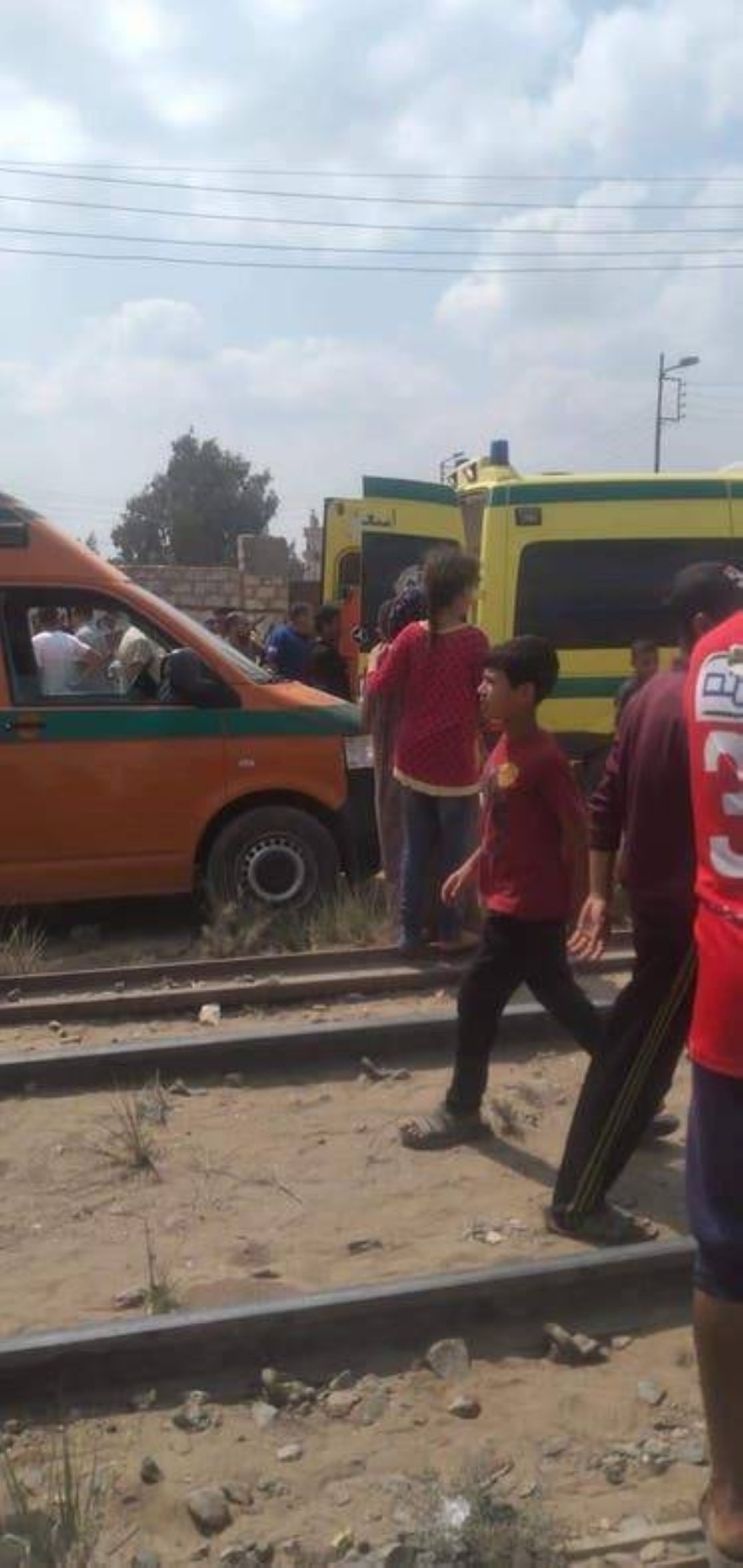 بالصور.. وفيات ومصابين في حادث اصطدام قطار بحافلة في مصر