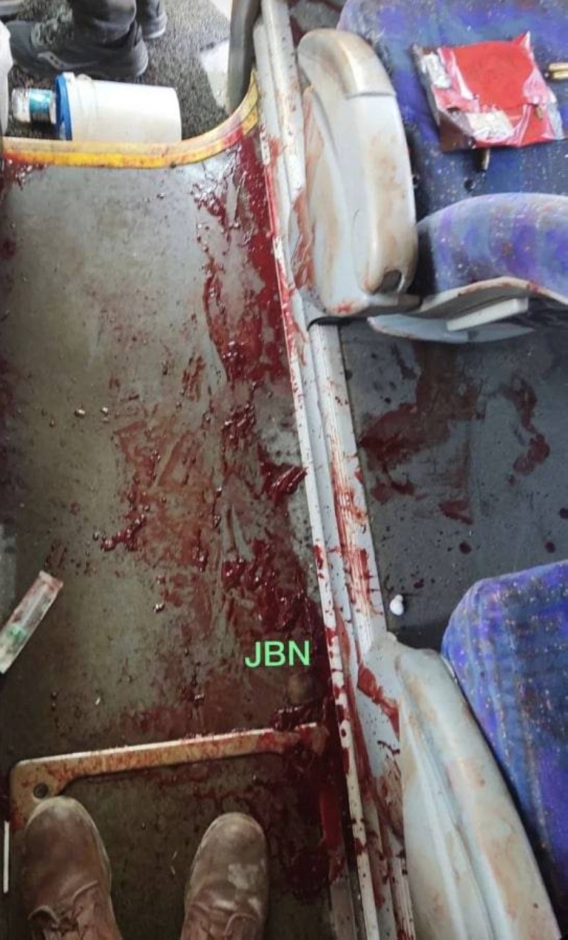 شاهد: هجوم مسلح على حافلة تقل جنودا إسرائيليين في غور الأردن.. والكشف عن عدد المصابين