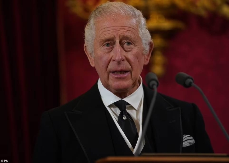 شاهد .. الملك تشارلز الثالث يؤدي القسم أمام مجلس اعتلاء العرش البريطاني