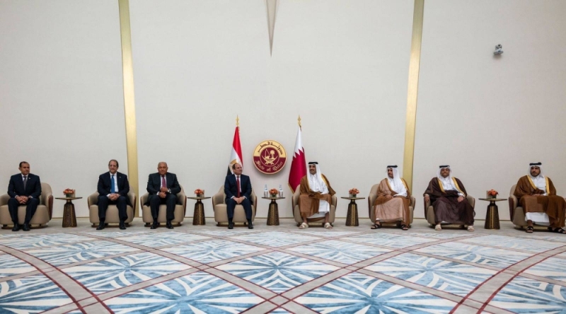 شاهد: أمير قطر يستقبل الرئيس ⁧‫السيسي‬⁩ في أولى زيارة له  للدوحة