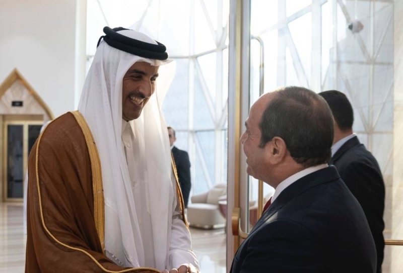 شاهد: أمير قطر يستقبل الرئيس ⁧‫السيسي‬⁩ في أولى زيارة له  للدوحة