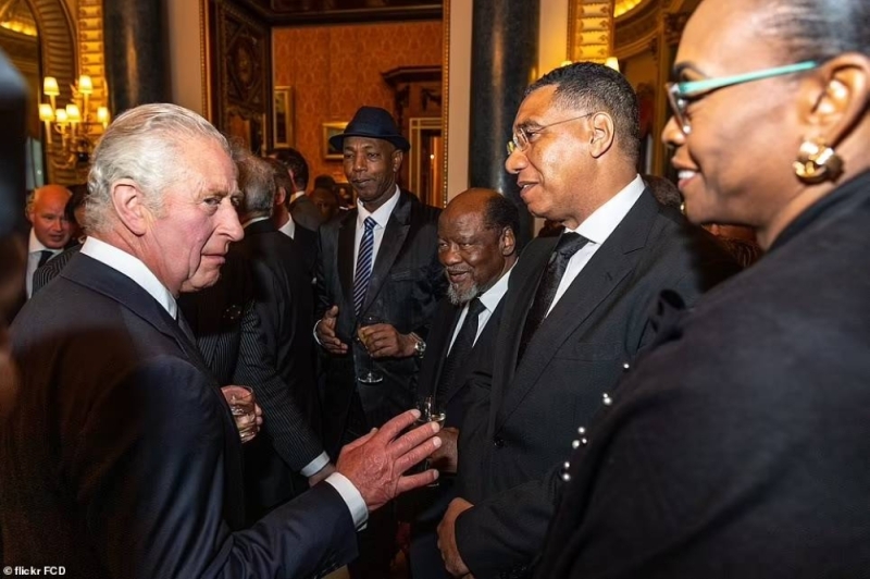 شاهد.. الملك تشارلز يستقبل قادة العالم خلال جنازة الملكة إليزابيث بقصر باكنغهام