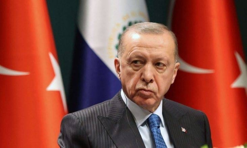 سياسي تركي يكشف عن "أكبر فضيحة في تاريخ تركيا الحديث" ويطالب أردوغان بنشر صور من أيام الجامعة