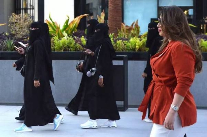 "بن بخيت": رحلة المرأة السعودية من ملكة إلى إنسان؟