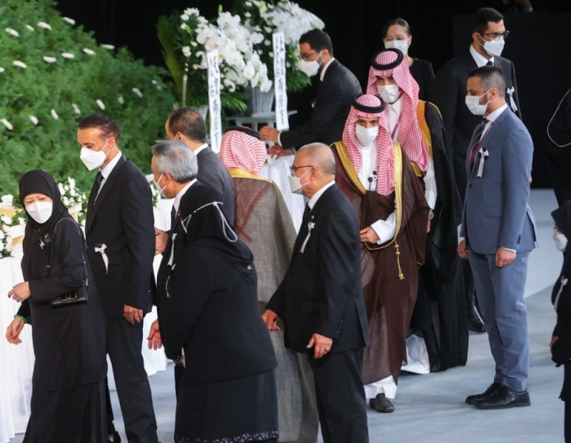 بالصور : وزير الخارجية يشارك في مراسم العزاء الرسمية في وفاة رئيس الوزراء الياباني السابق
