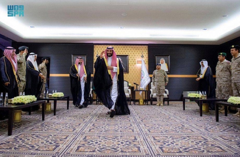 شاهد: ولي العهد يلتقي بوزير الدفاع الجديد الأمير  "خالد بن سلمان " وقيادات الوزارة