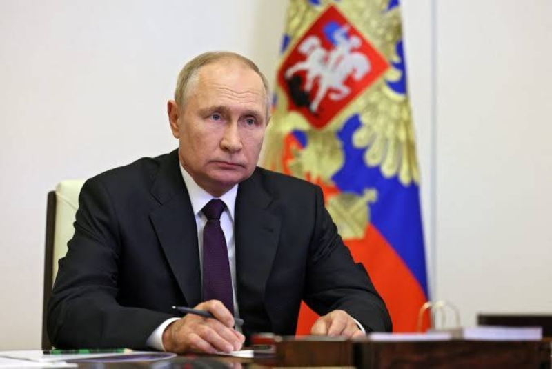 تصعيد جديد للحرب.. "بوتين" يوقع مرسوما باستقلال منطقتين جديدتين من أوكرانيا لضمهما لروسيا