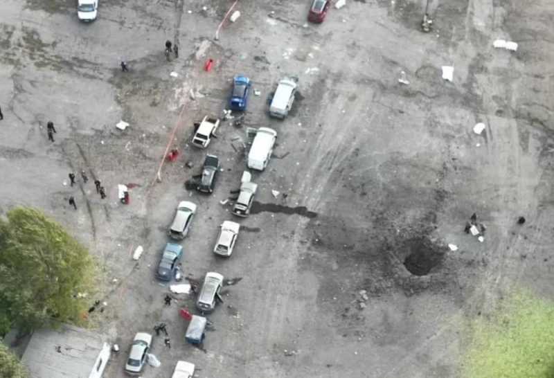 شاهد.. صاروخ روسي يستهدف قافلة إنسانية في أوكرانيا ويسقط العديد من الضحايا المدنيين