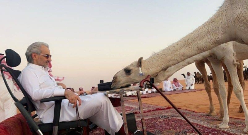 شاهد: الوليد بن طلال ينشر صور له في طلعة برية ويعلق:"البر السعودي العظيم"
