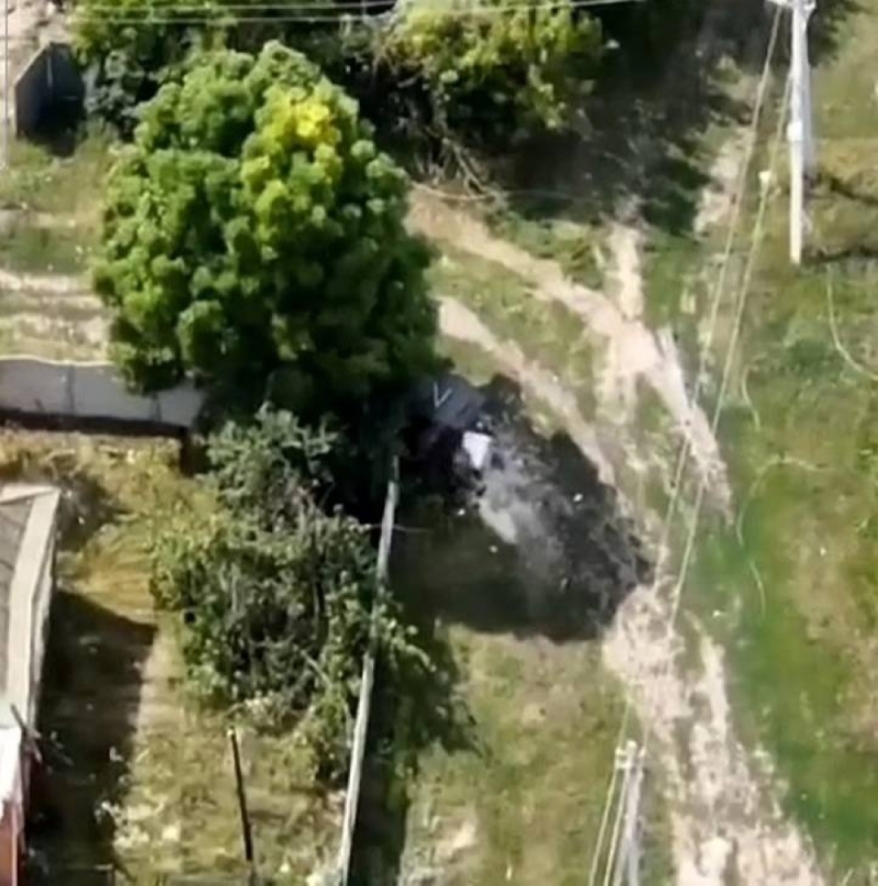 شاهد: جنود روس يسرقون غسالة كهربائية من داخل منزل في أوكرانيا