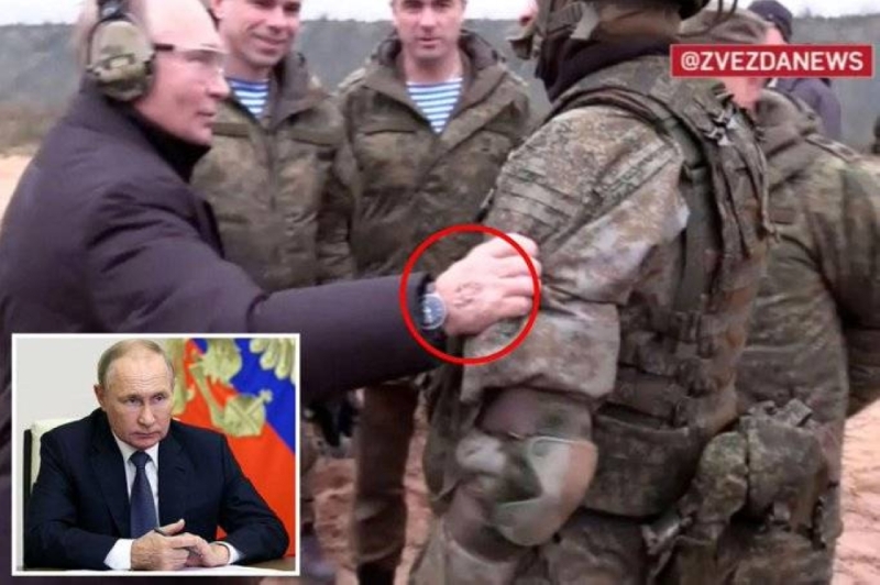 شاهد.. علامة في يد بوتين تُزيد شائعة إصابته بمرض السرطان