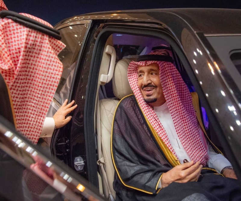 شاهد: خادم الحرمين يصل إلى الرياض قادماً من جدة
‏