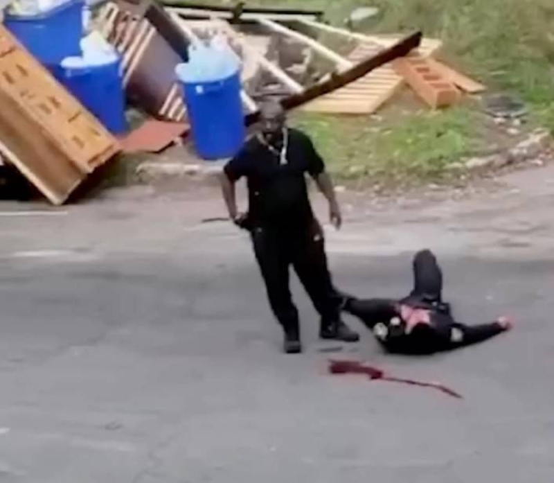 شاهد: لحظة إصابة ضابط شرطة أمريكي بعد إطلاق النار عليه من مسلح