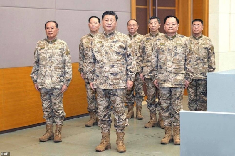 بعد حديثه عن "الاستعداد للحرب".. شاهد أول ظهور للرئيس الصيني مرتديا زيه العسكري