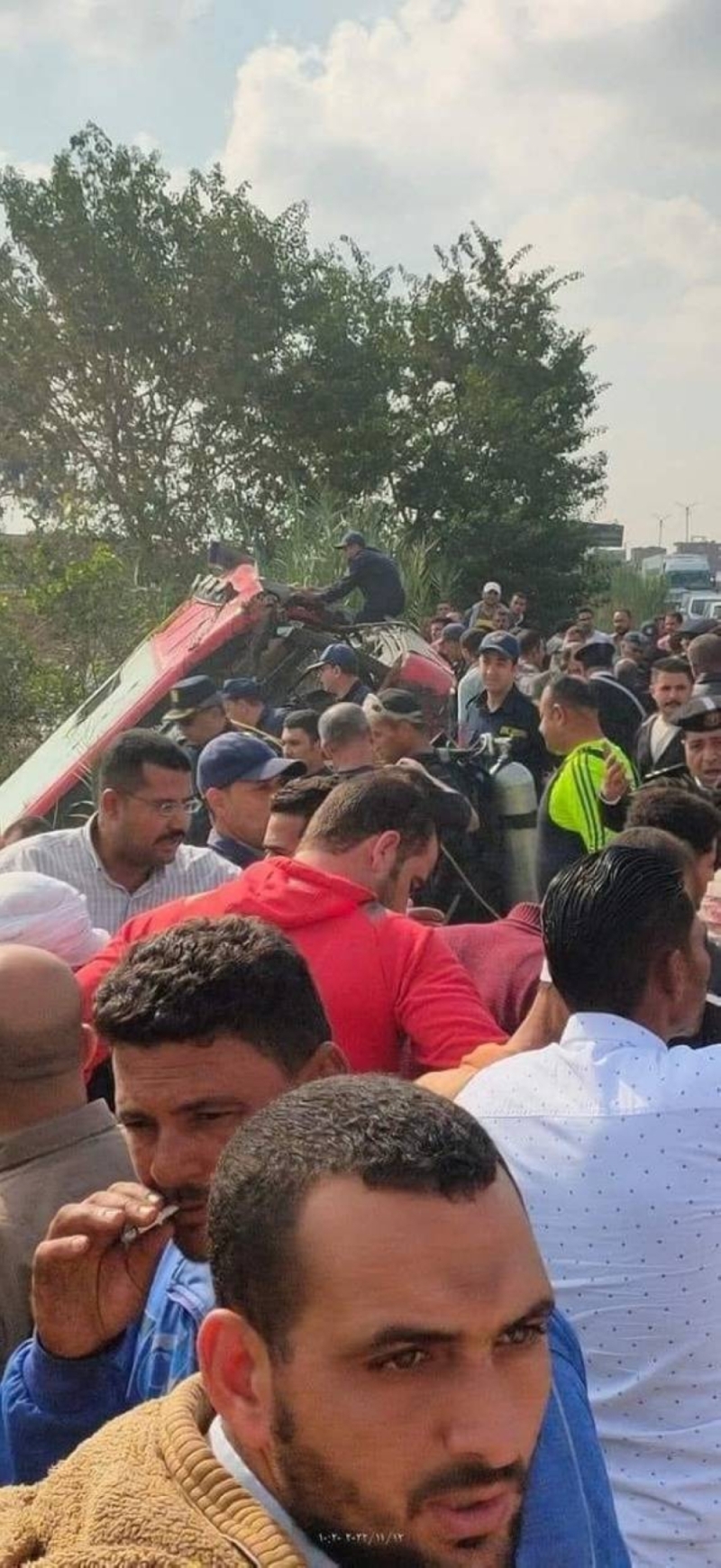 مصر.. شاهد الصور الأولى للحظة انقلاب حافلة في ترعة بالدقهلية ومصرع 18 شخصا