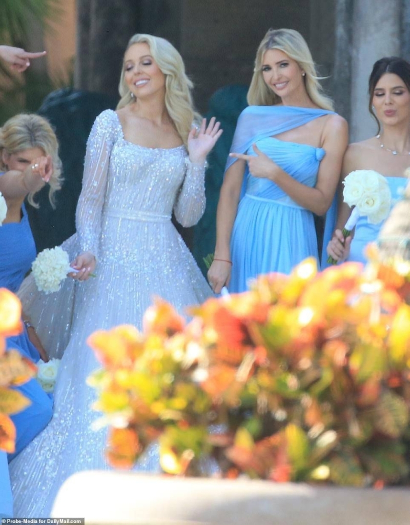 شاهد .. أحدث ظهور ل "تيفاني" ترامب مع شقيقتها إيفانكا قبل لحظات من حفل زفافها