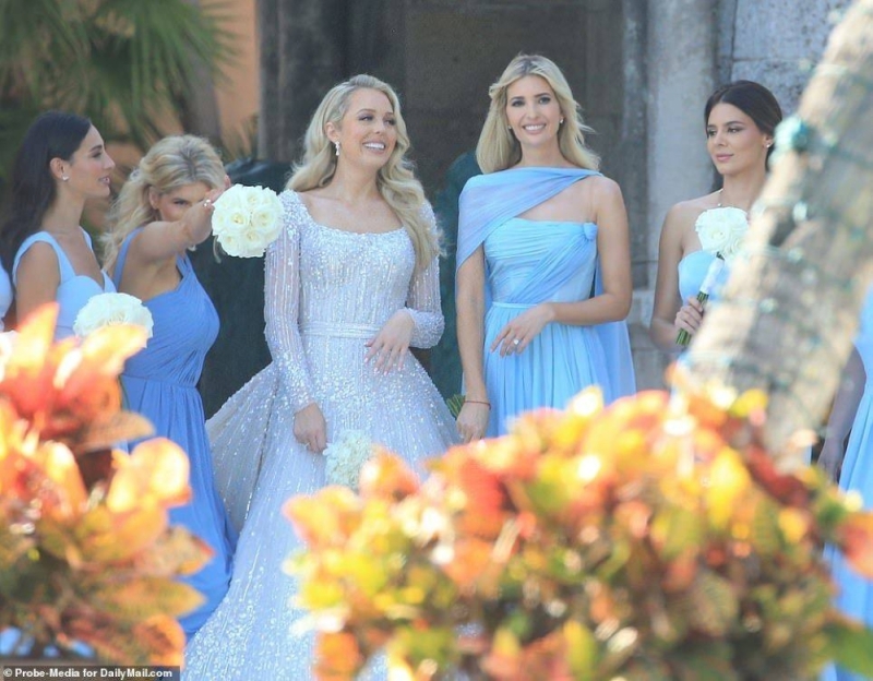 شاهد .. أحدث ظهور ل "تيفاني" ترامب مع شقيقتها إيفانكا قبل لحظات من حفل زفافها