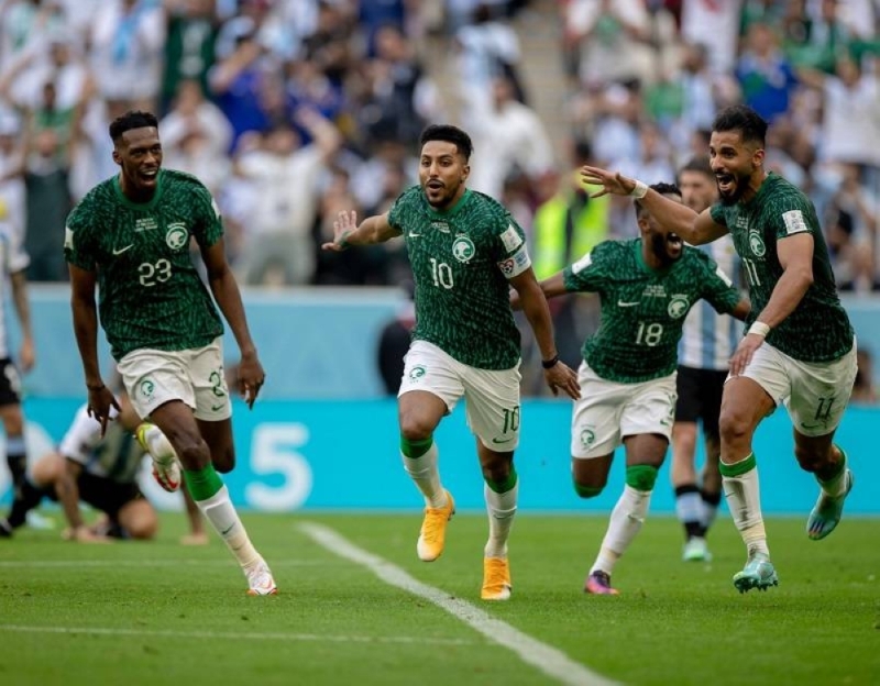 شاهد : فرحة الجماهير السعودية بفوز المنتخب على الأرجنتين في بطولة كأس العالم بقطر - فيديو وصور
