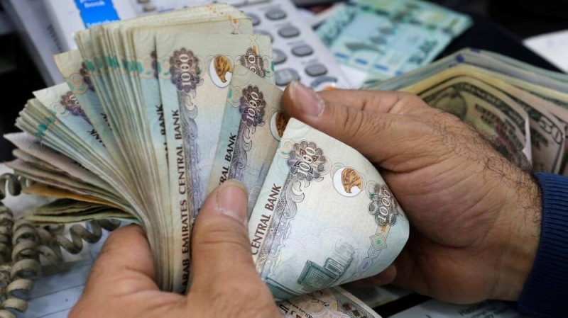 الإمارات تعلن زيادة رواتب مواطنيها العاملين في القطاع الخاص والمصرفي .. وتكشف السبب