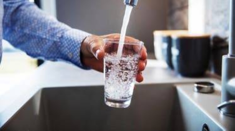 دراسة جديدة تفجر مفاجأة بشأن تناول 8 أكواب ماء في اليوم