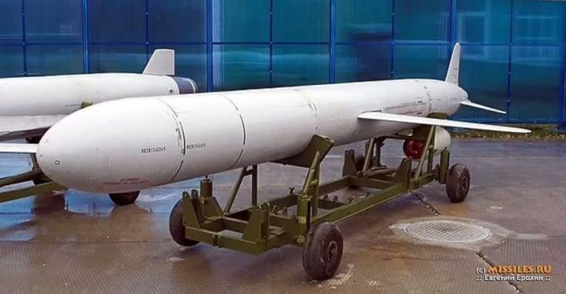 شاهد.. روسيا تستنفد صواريخها طويلة المدى الحديثة وتلجأ إلى "المخزون القديم من صواريخ كروز"