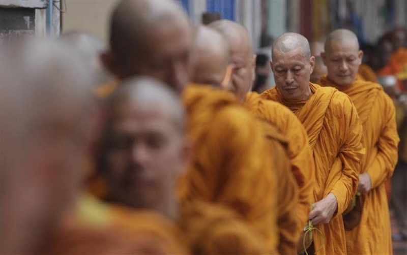 تقرير طبي يكشف مفاجأة بعد تحليل دماء  "رهبان" معبد في تايلاند