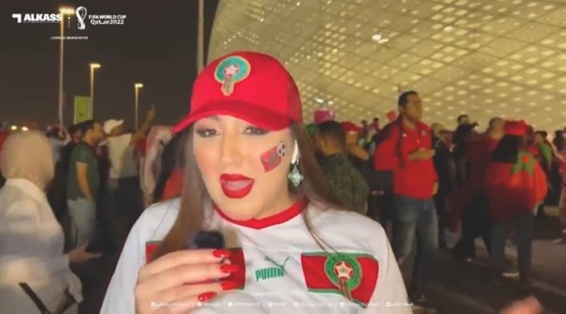 ‏شاهد: مشجعة مغربية تعبر عن فرحتها عقب تأهل منتخب  بلادها  لدور الــ16