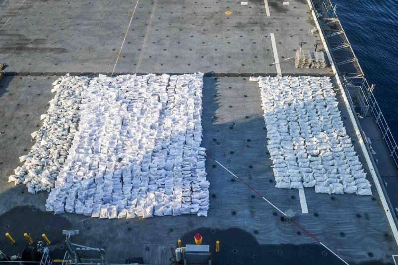 بالصور: البحرية الأمريكية تعترض سفينة صيد تهرب شحنة أسلحة  وتكشف عن وجهتها