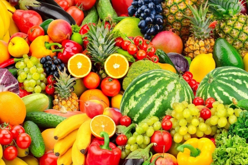 "دراسة" تكشف عن فاكهة شهيرة تحمي من  من حروق الشمس وسرطان الجلد.. والكمية المسموح بها في اليوم