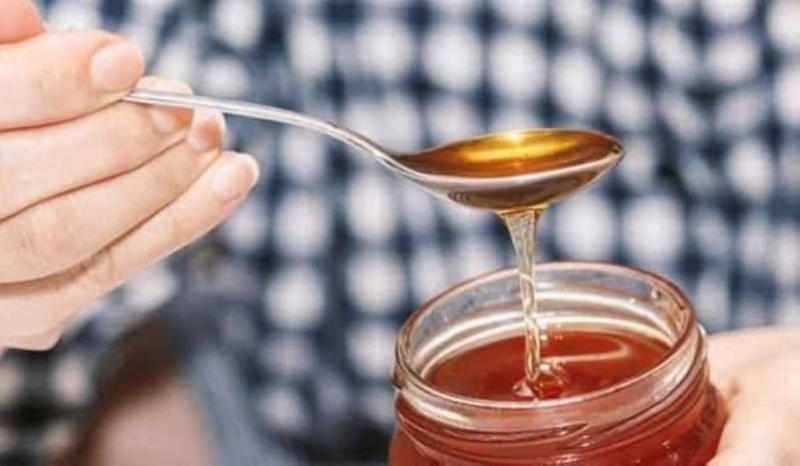 هل تناول العسل يرفع السكر في الدم؟ ..شاهد : " طبيب استشاري " يجيب و يحسم الجدل