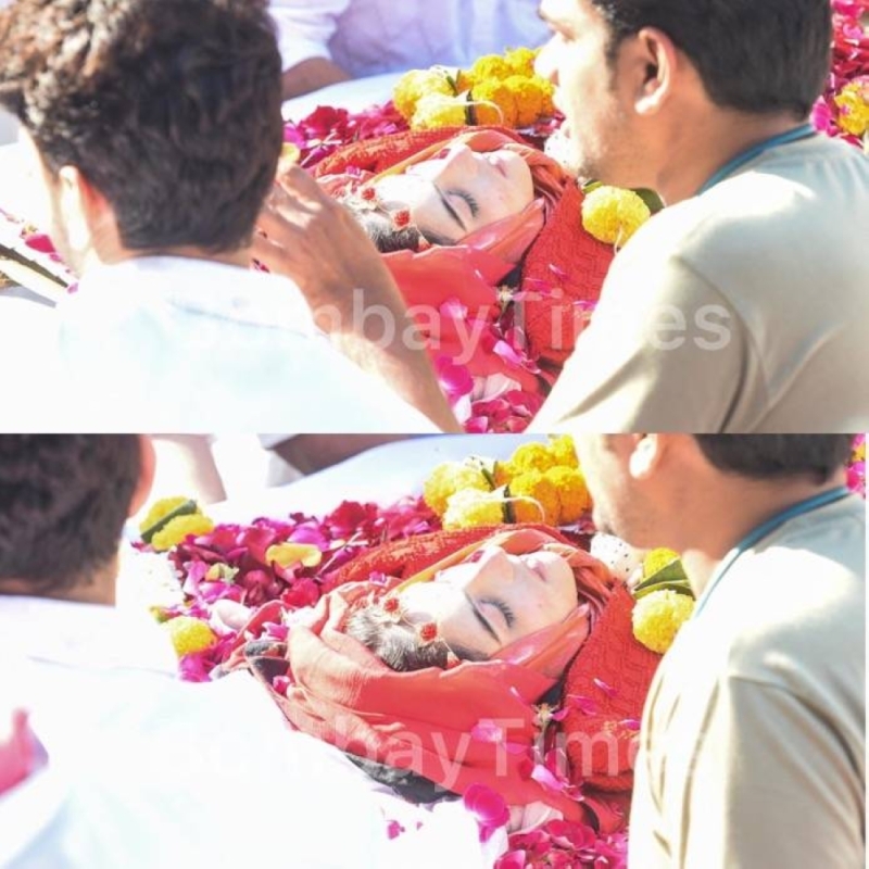 شاهد: انهيار والدة الفنانة الهندية " تونيشا شارما" أثناء حرق جثمان ابنتها بعد انتحارها أثناء تصوير مسلسل