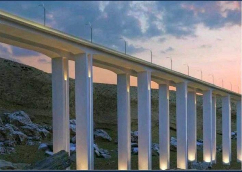 شاهد : أحدث صور لمشروع جسر القدية الذي يربط بين الهضبة العليا ووسط مدينة الرياض