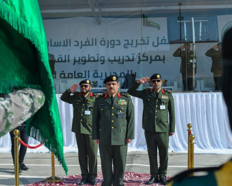 شاهد: عرض عسكري لمهارات مجندات سعوديات أثناء حفل تخرجهن من مركز  المديرية العامة للسجون