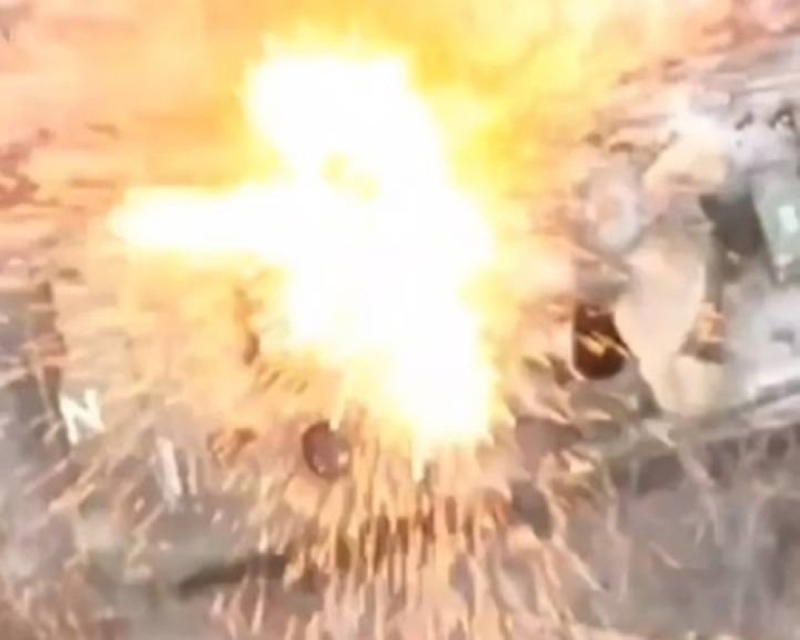 شاهد: لحظة تدمير دبابات روسية بطائرة درون أوكرانية