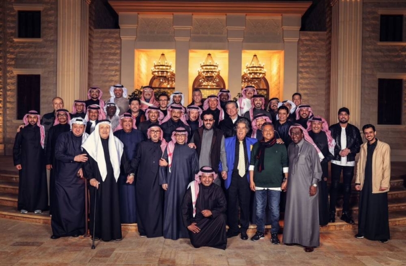 شاهد: " تركي آل الشيخ" يلتقي بمجموعة كبيرة من الفنانين ويقيم مأدبة عشاء تكريما لهم
