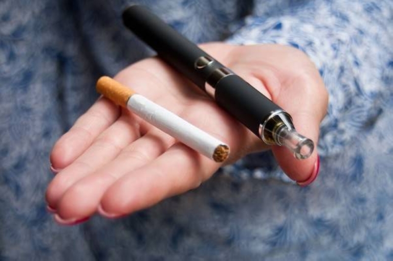 من  الأخطر  السجائر الإلكترونية أم العادية؟.. دراسة طبية جديدة تجيب وتحسم الجدل