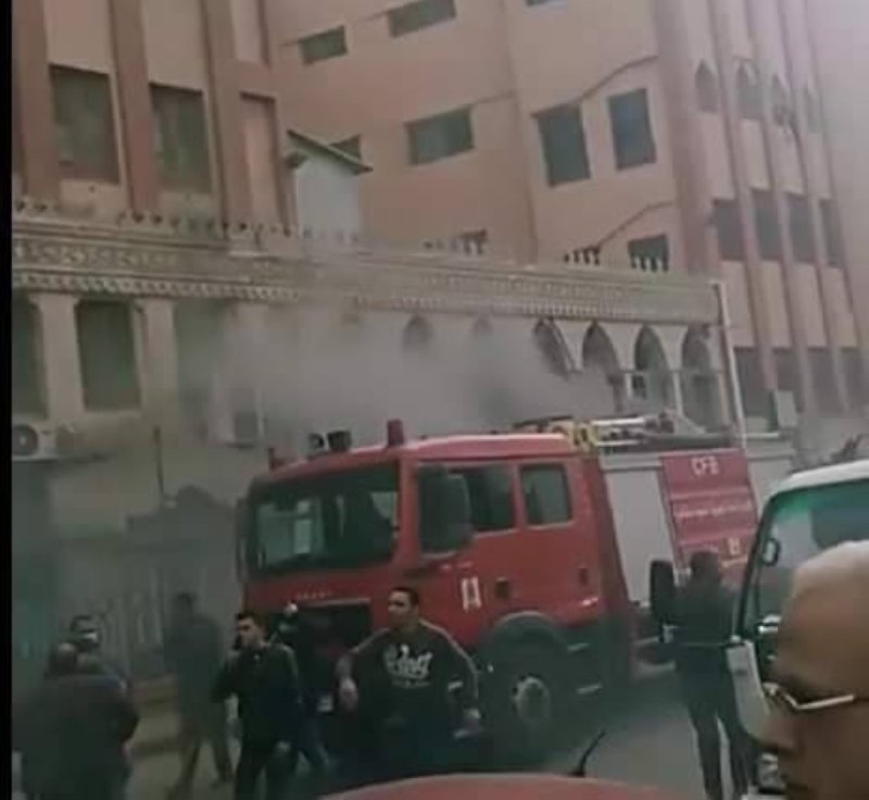 بالصور والفيديو .. حريق ضخم في مستشفى كبير في مصر وتصاعد أدخنة كثيفة