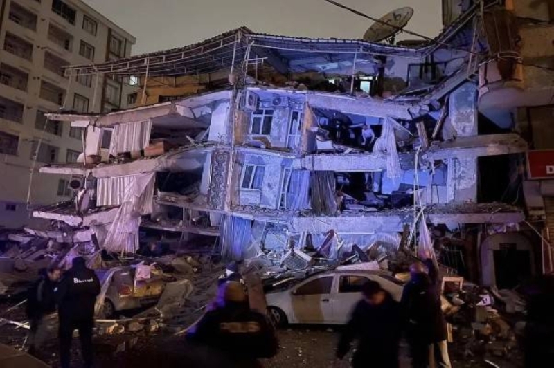 السلطات التركية تعلن عن حصيلة جديدة صادمة لعدد الضحايا في 7 محافظات جراء الزلزال المدمر