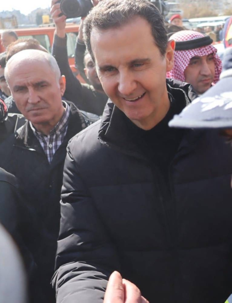 شاهد: بشار الأسد يظهر مبتسما أثناء جولته بين أنقاض الزلزال في مدينة حلب