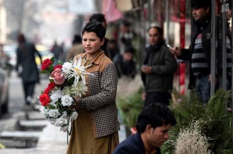 تحت تهديد السلاح .. حركة طالبان "المتشددة دينيا" تمنع شراء الورد الأحمر في يوم الحب